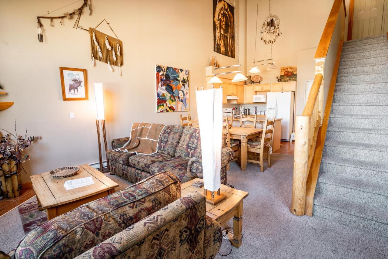 Apartment 406, Indigenous Artefacts Canmore Exterior foto